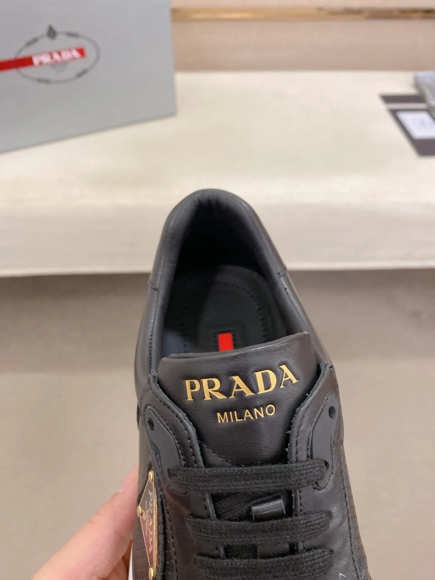 Men's shoes 💰 580💰 ✔️✔️✔️High-quality new PRADA counters are launched at the same time. The new men's shoes and 😘fabrics are selected from imported first-layer cowhide and are made by pure handcrafts. Lining: Full cowhide lining. 👍🏿 High-end ☄️ air-cushion molded anti-slip rubber outsole, exquisite lines, simple and elegant, comfortable and high-end for leisure travel. Code number: 38 to 44 (45 can be customized and cannot be returned or exchanged)